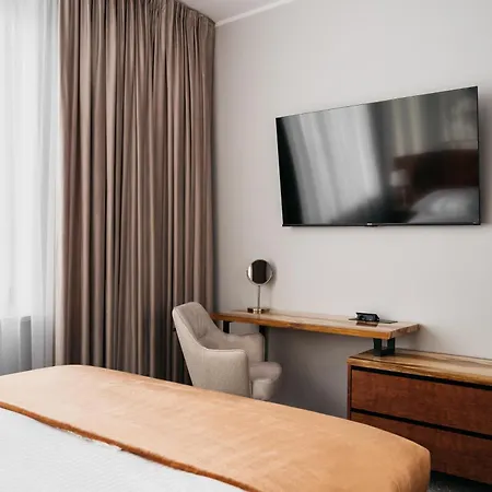 Native Lenartowicza 17 *