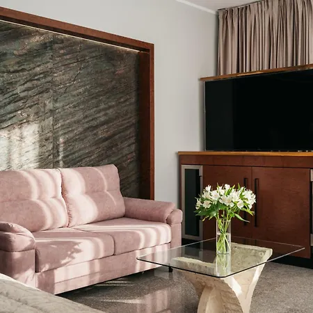 Native Lenartowicza 17 *