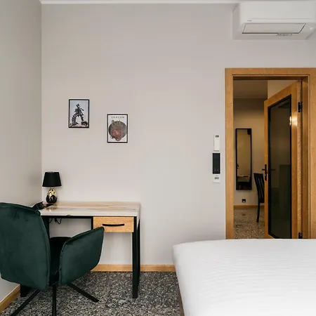 Native Lenartowicza 17 アパート *