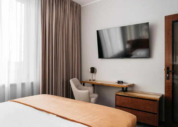 Native Lenartowicza 17 *