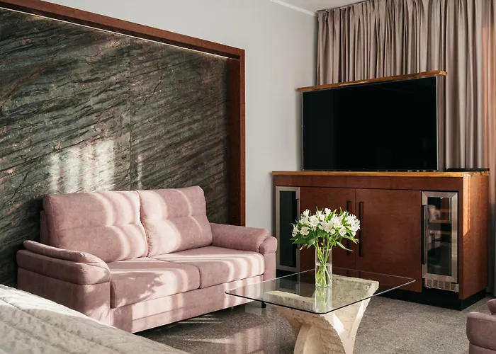 Native Lenartowicza 17 *