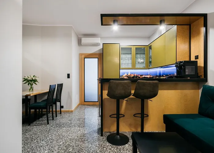 Native Lenartowicza 17 *