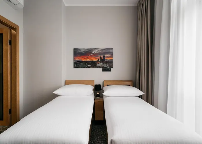 Native Lenartowicza 17 *