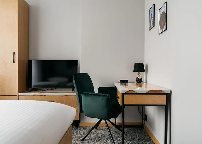 Native Lenartowicza 17 *